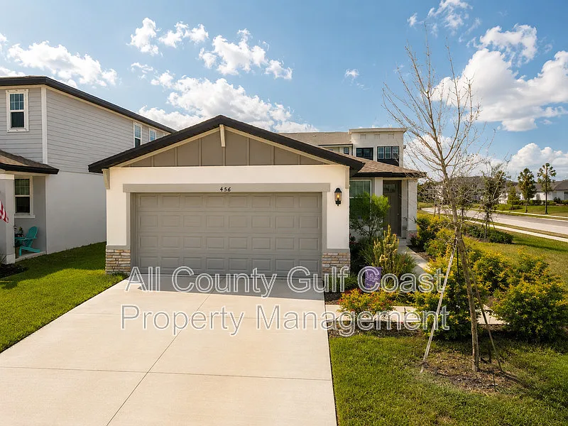 3 bed, 2.0 bath, 1271 sqft, $2,395 — Photo 1