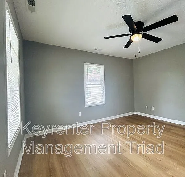 302 Charles St — Photo 6