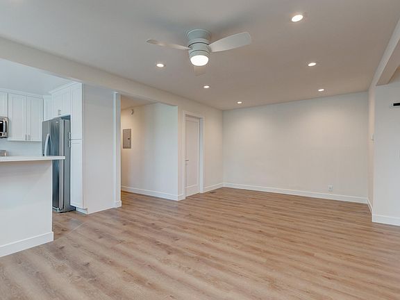 4th image of 611 Ocean Park Blvd #611