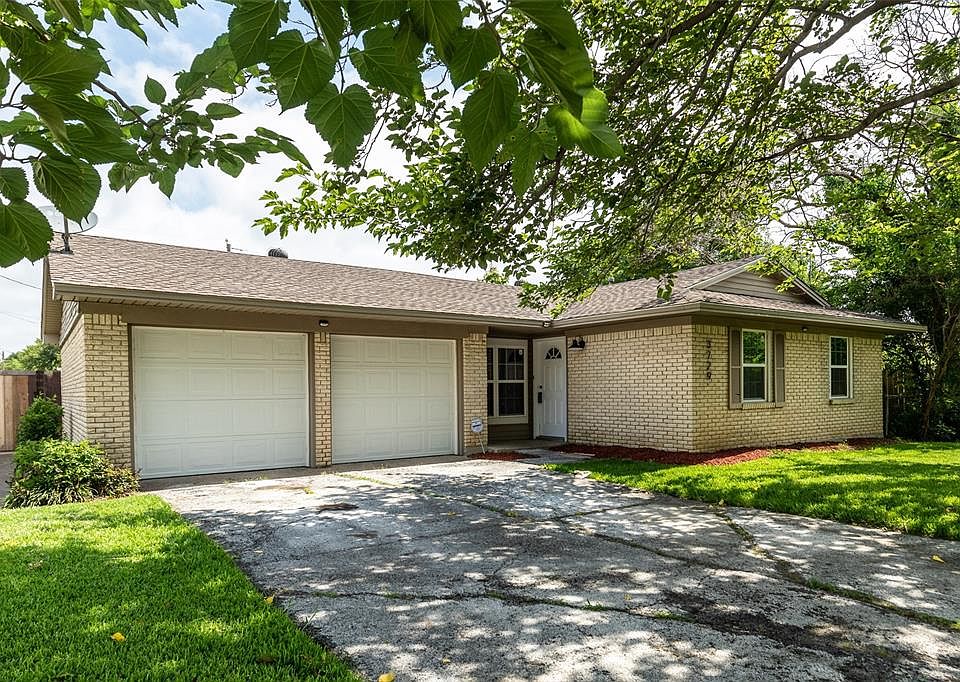 Adorable corner lot home is waiting its new buyer. Located near 635 and I-30