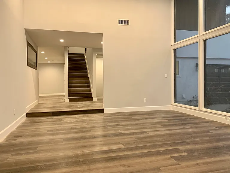 Large living room; can also be used as a large Den