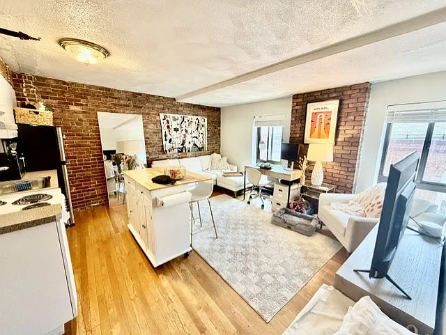 8 Harris St #4 — Photo 1