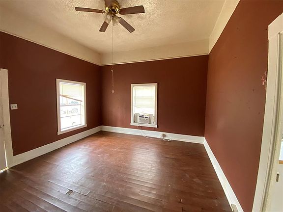 5th image of 206 N Wood St