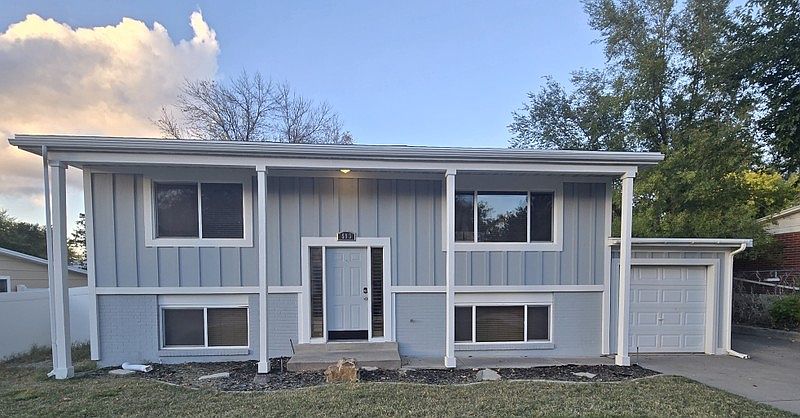 1st image of 593 E Pali St