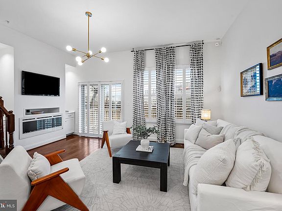 2nd image of 1602 Rampart Mews