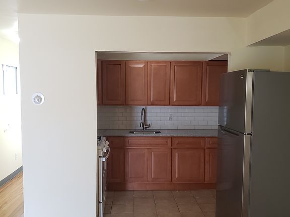 5th image of 301 South Ave #301