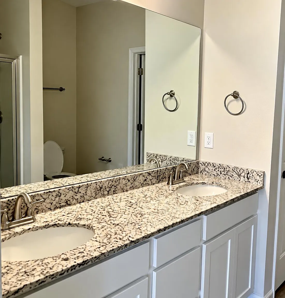 3 bed, 2.0 bath, 1480 sqft, $2,300 — Photo 4