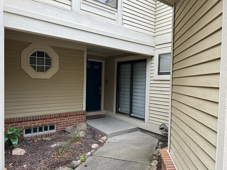 5658 Drake Hollow Dr W — Photo 2