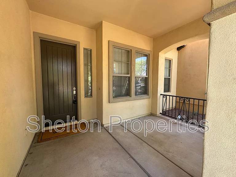21163 W Sunrise Ln — Photo 2