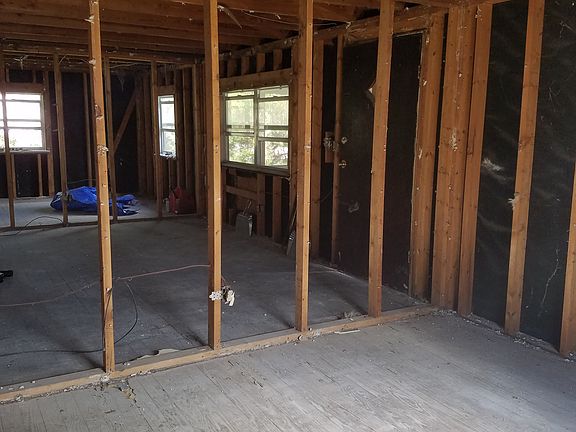 3rd image of 290 Oak St