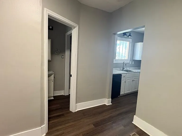 1105 S Greenwood Ave — Photo 6
