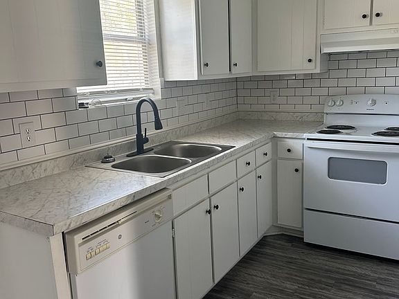 4th image of 1100 Pineland Ave APT 1F