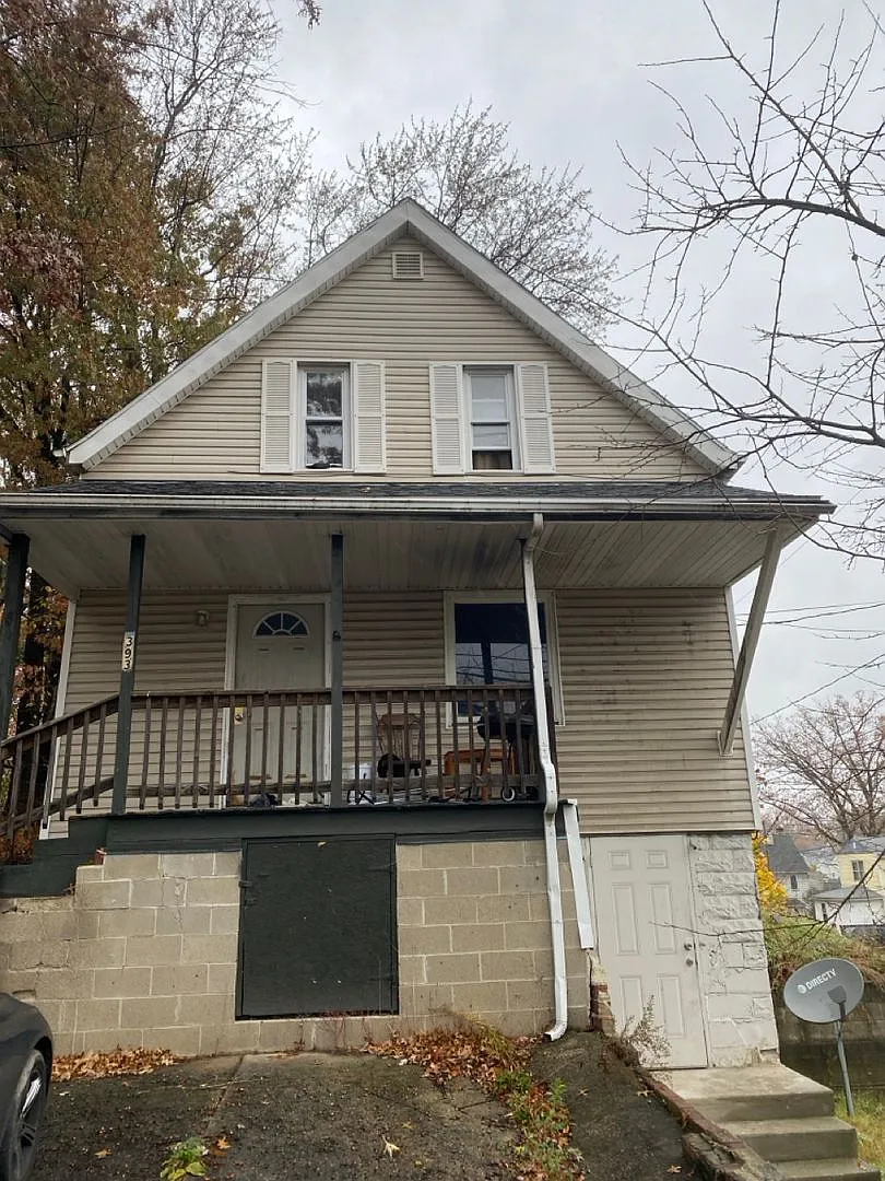 Spacious 2-Bedroom Home for Lease in Akron — Photo 1