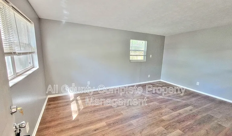 3319 Hunt St — Photo 2