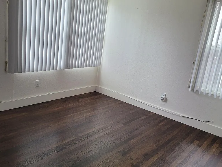 423 E Barrymore St — Photo 9