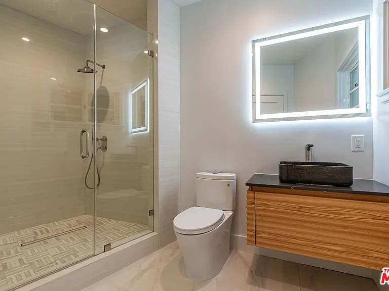 702 N Beverly Dr — Photo 42