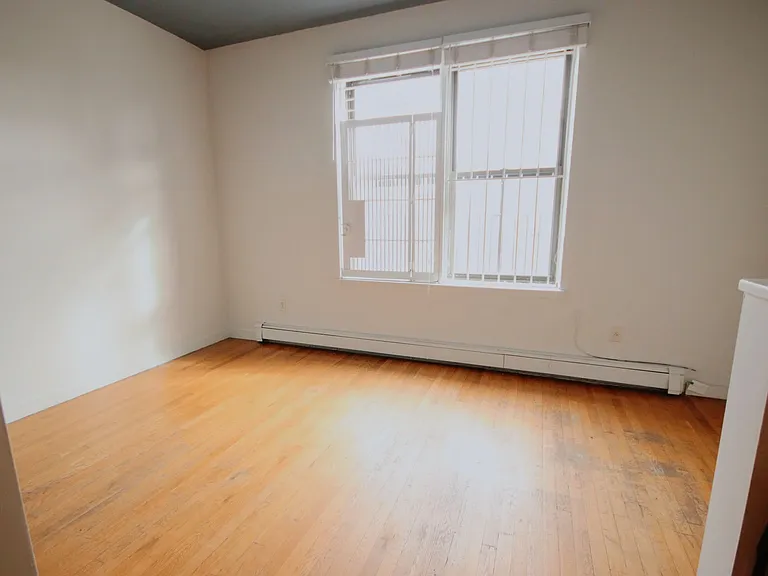 47-45 Vernon Blvd #3C — Photo 1
