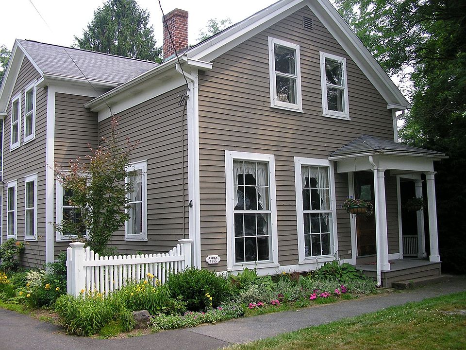 Historic Home in Wilbraham Center