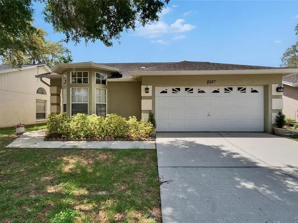 2527 Wrencrest Cir, Valrico, FL 33596