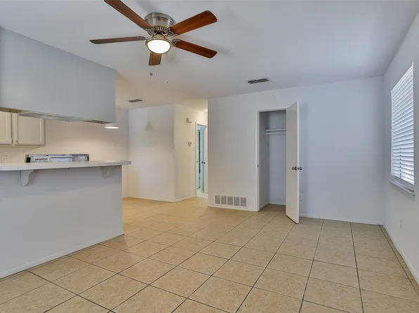 6032 Calloway Ct, Fort Worth, TX 76114