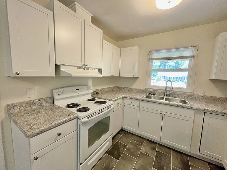 717 Rockwood Dr — Photo 5