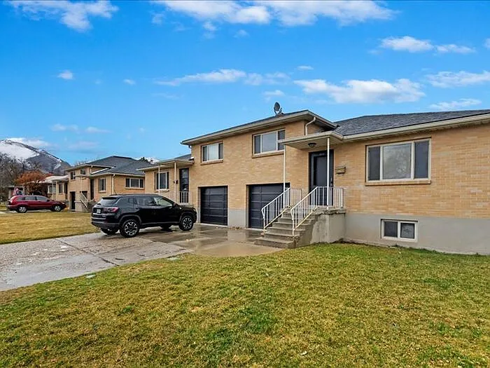 3 bed, 1.0 bath, 1536 sqft, $2,095 — Photo 2