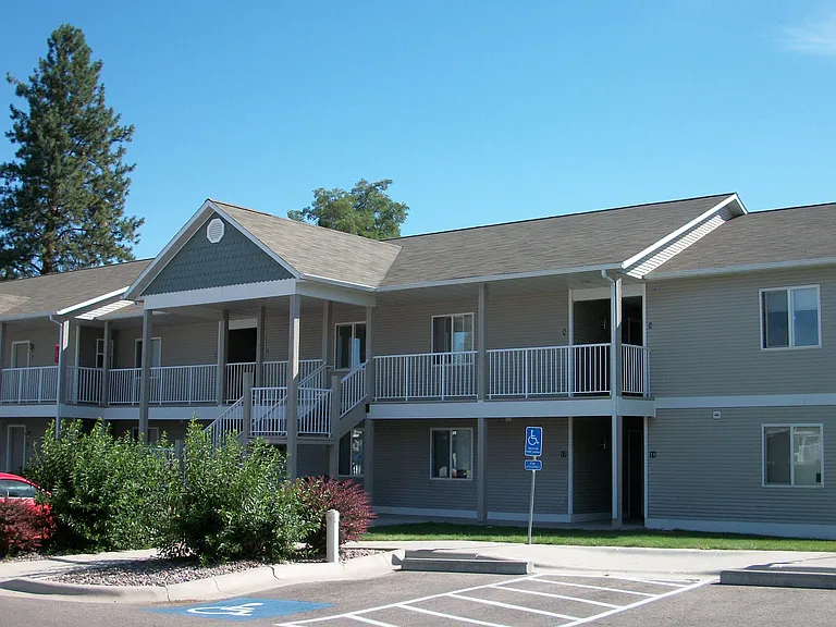 Wolf Glen Apartments — Photo 2