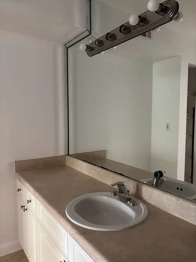 2 bed, 1101 sqft, $1,650 — Photo 3