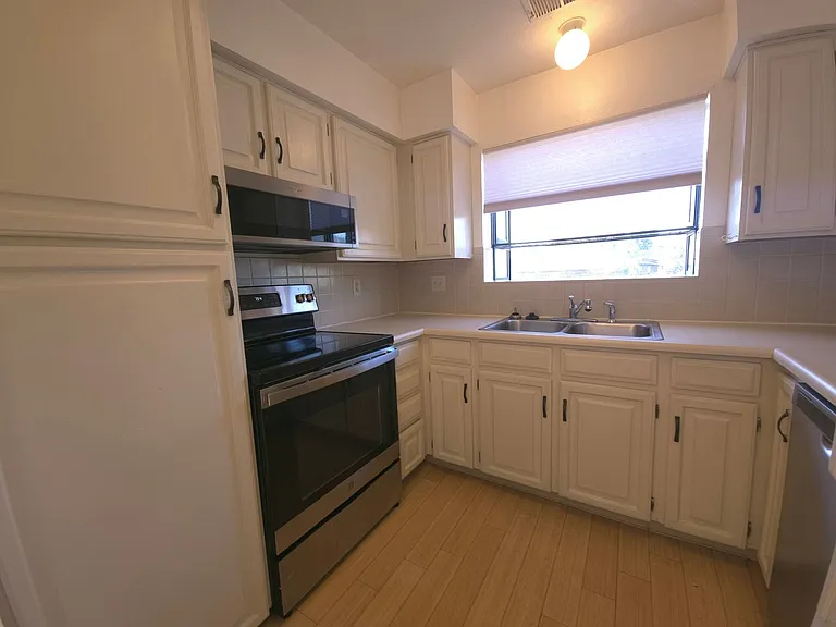 525 Manhattan Dr #201 — Photo 6