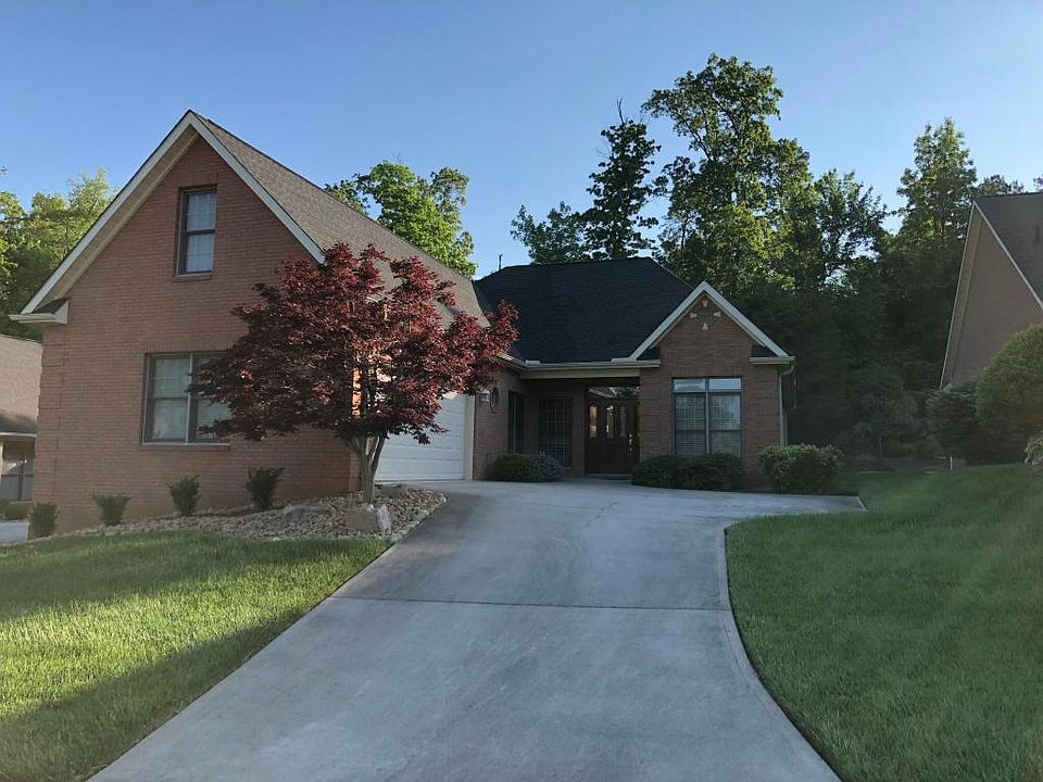 1st image of 220 Valley View Dr