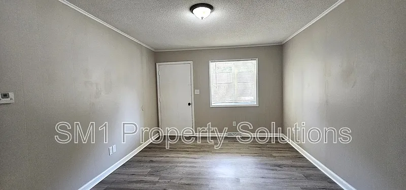 2 bed, 1.0 bath, $890 — Photo 2