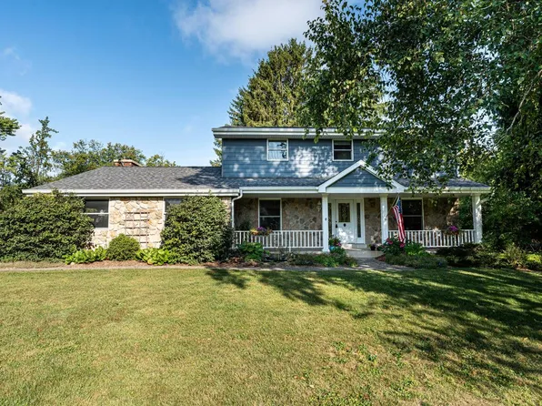 9130 Edge O Woods DRIVE, Cedarburg, WI 53012