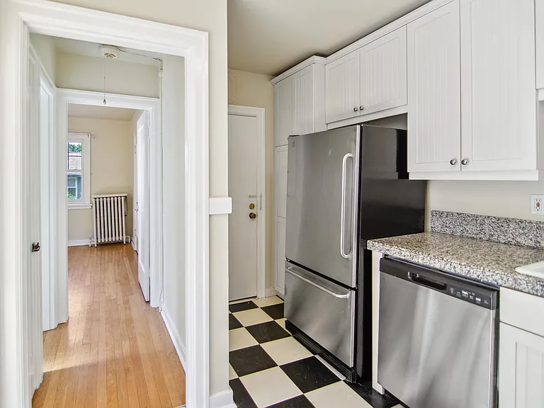 E Highland Dr — Photo 13