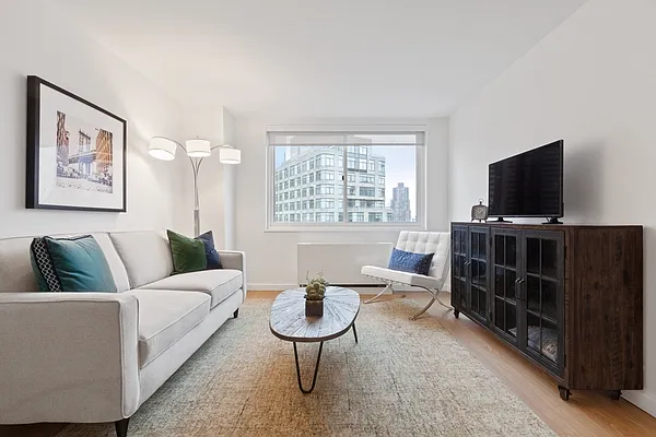 Rented by Greystar | media 4