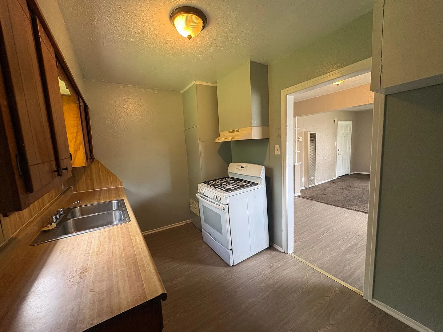 Adorable 2 bedroom/1 bath home — Photo 3