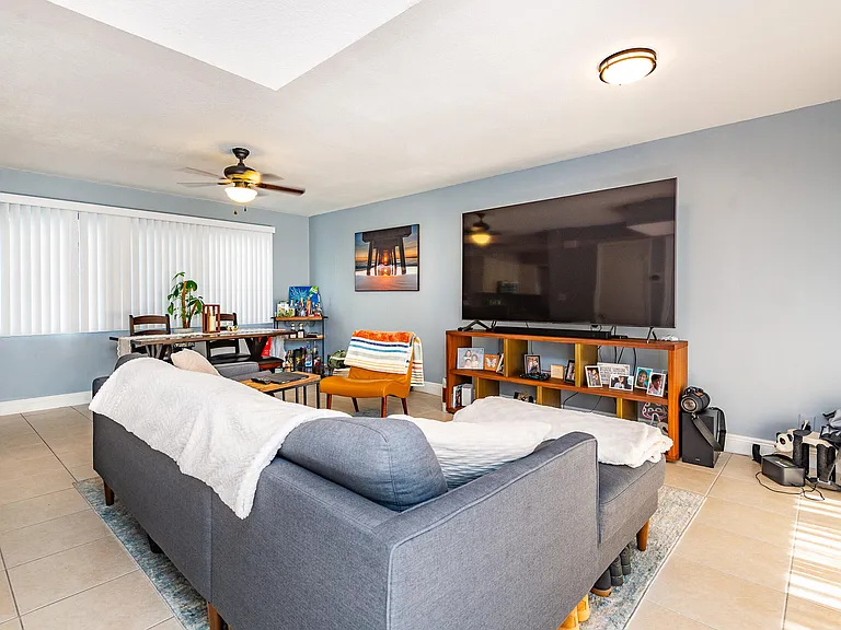 740 SE 1st Way #101 — Photo 9
