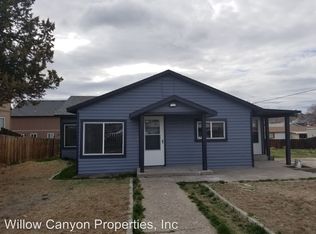 864 SW 3rd St, Madras, OR 97741