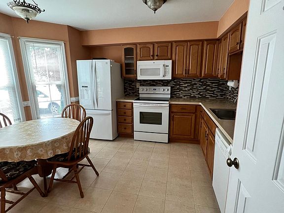 4th image of 289 Weller Blvd