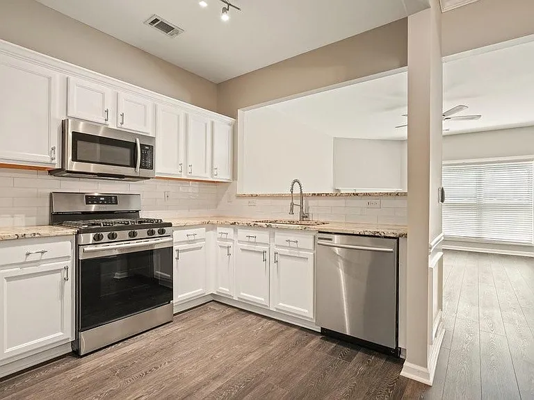 2045 Lakeshore Overlook Dr — Photo 13