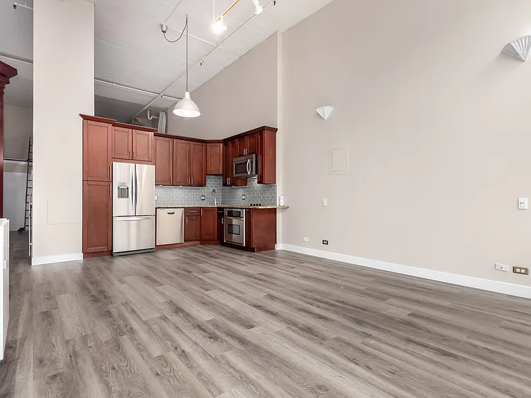 720 16th St #207 — Photo 2