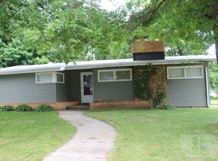 210 8th St SE, Hampton, IA 50441