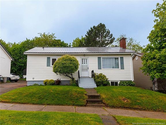 3rd image of 198 Jones St
