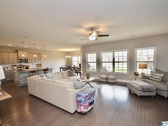 3rd image of 132 Bakers Farm Dr