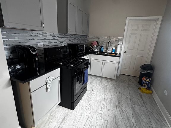5th image of 333-35 Marshall St #2