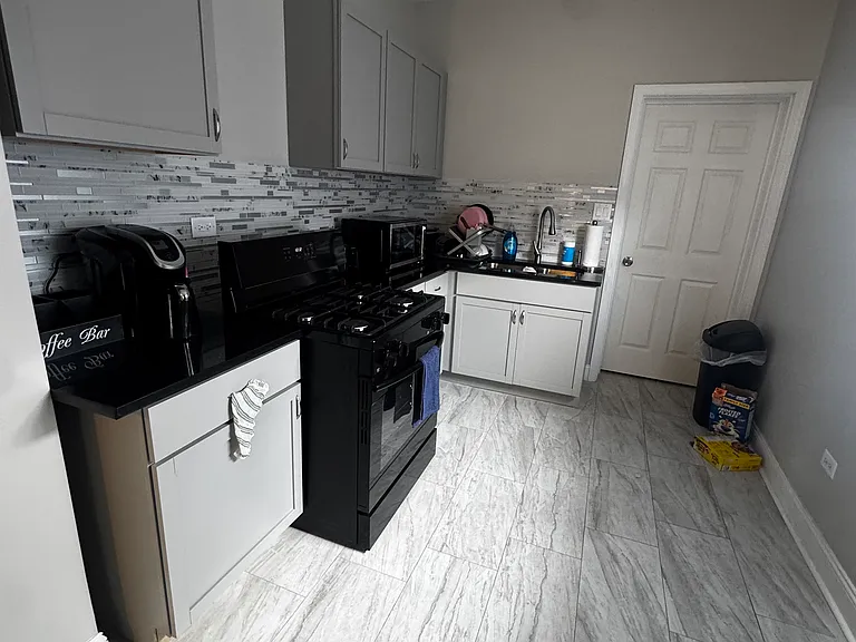 333-35 Marshall St #2 — Photo 5