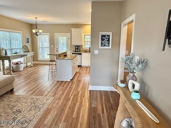 4th image of 36 Trillium Blvd