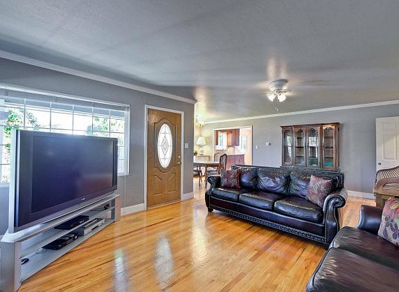 5th image of 2564 Pioneer Ave