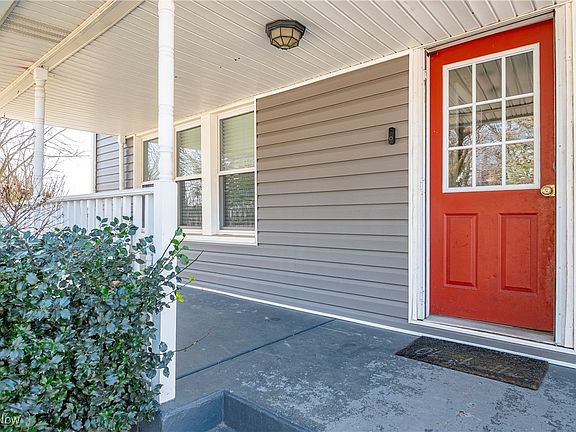 5th image of 1296 Pondview Ave