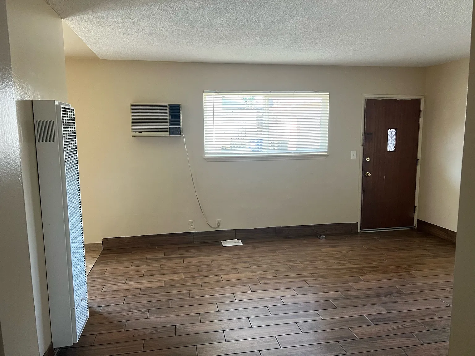 2 bed, 800 sqft, $1,900 — Photo 2