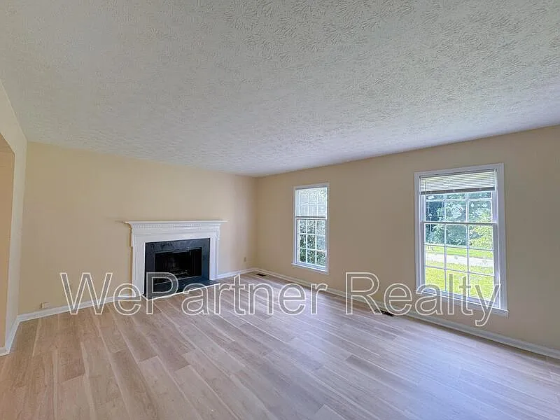 3 bed, 2.5 bath, 1947 sqft, $1,795 — Photo 3